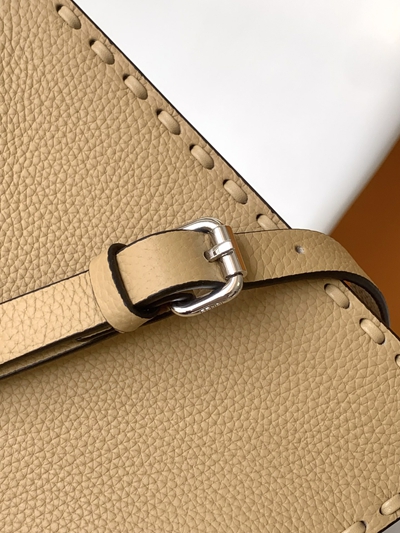 フェンディバッグ着用イメージ